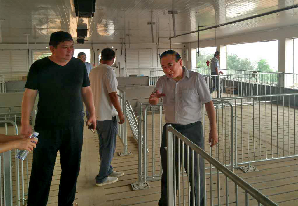 副校长张卫宪现场指导(樊树民/图)