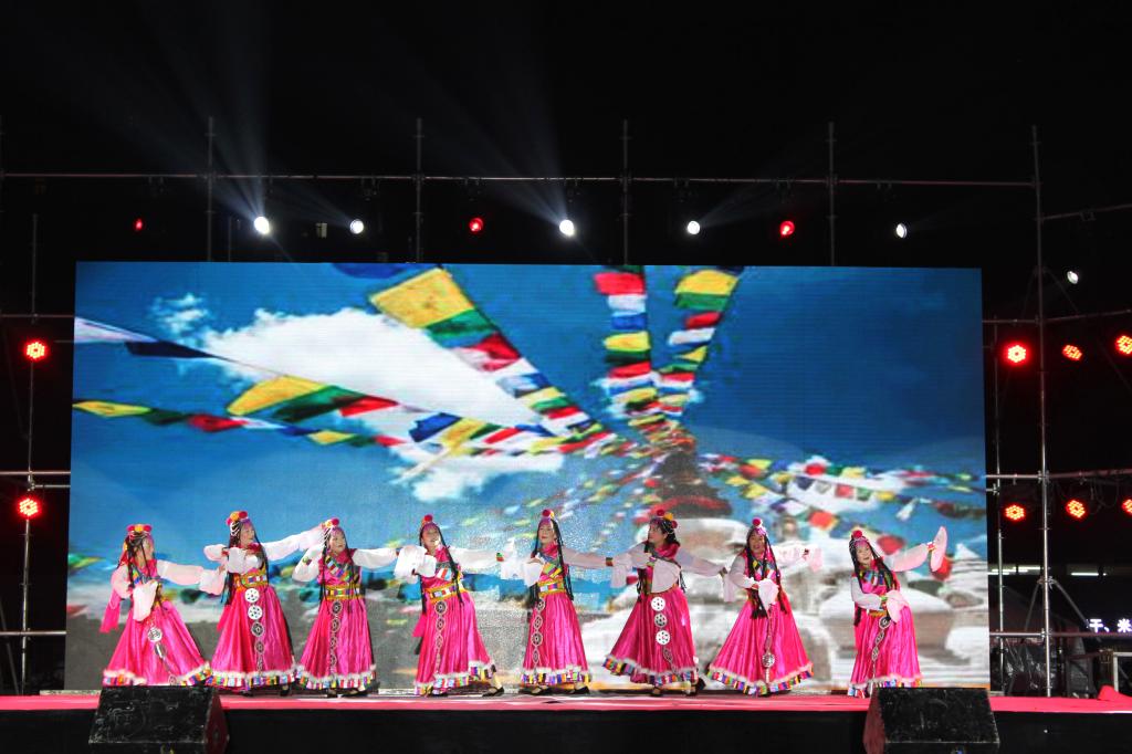 舞蹈《再唱山歌给党听》